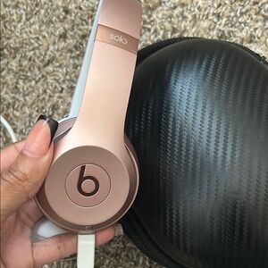 Beats Solo Wireless Headphones - Rose Gold